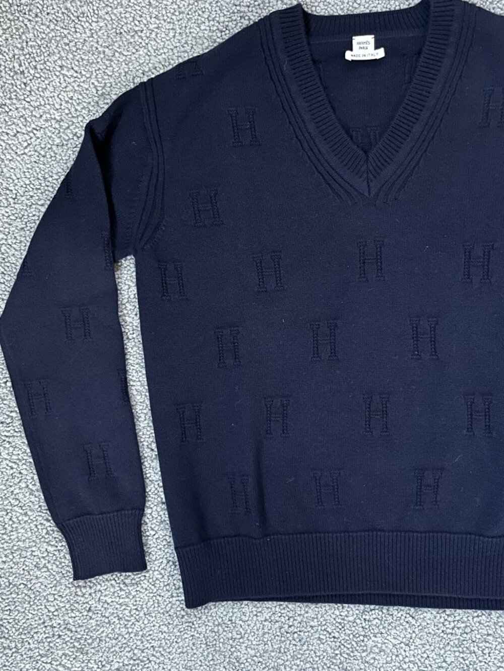 NWT Hermès Maille Voyage Merino Wool H Logo V-Neck Sweater in Bleu Noir Size 36 - Picture 3 of 11